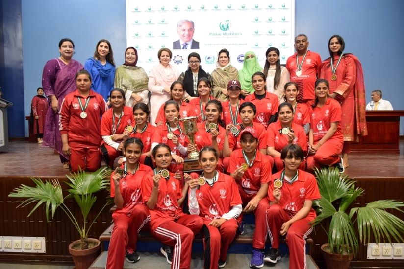 The closing ceremony of the provincial hockey and football league was organized at College for Women University Lahore. Special Assistant to Prime Minister on Youth Affairs Shaza Fatima attended the closing ceremony as a special guest. Medals and prizes were also distributed among the best players at the ceremony.